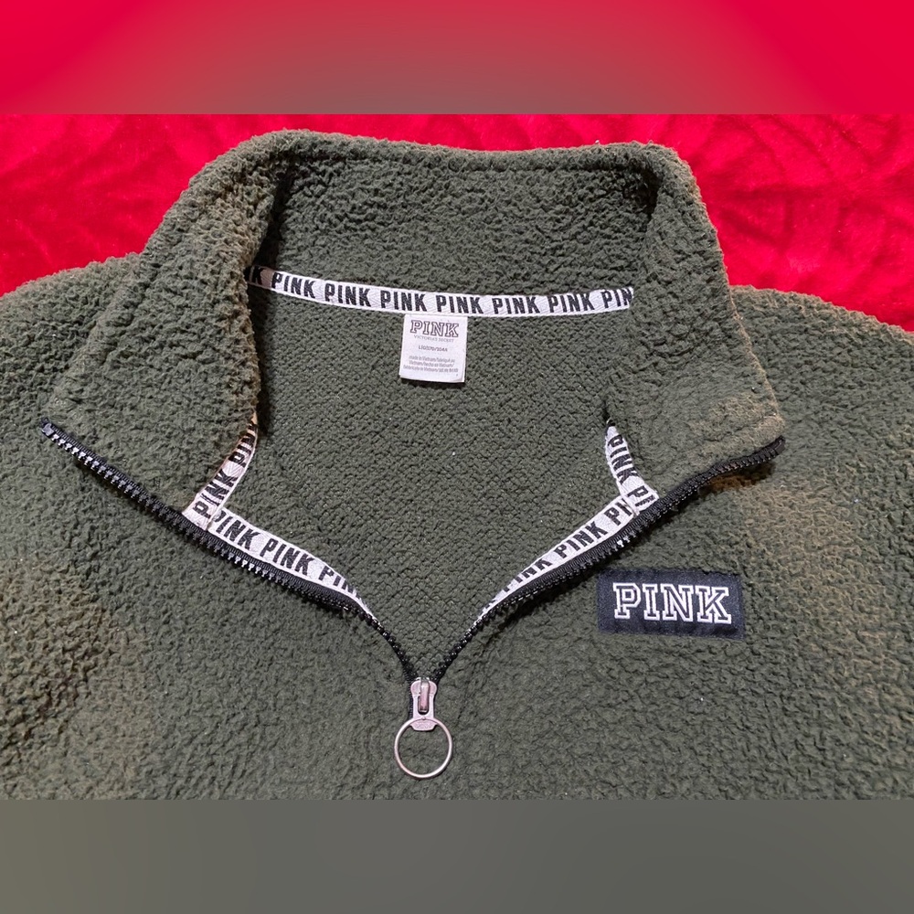 Softer than your Exs hugs and always there when you need it Large Sherpa pockets - Picture 6 of 14